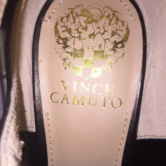 Black heels - Picture 3 of 3